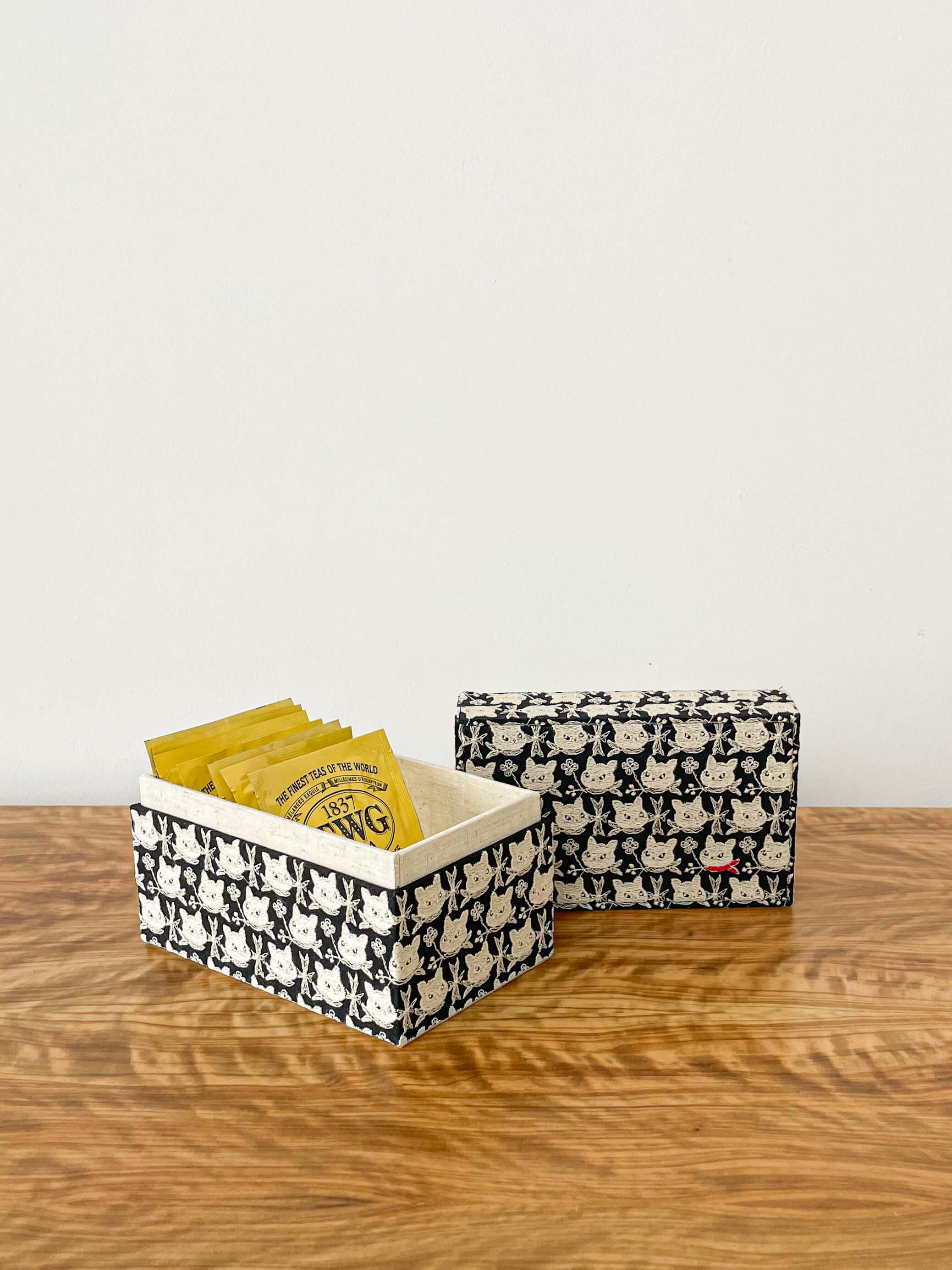 hacocco-cartonnage-tea-bag-case-krocchi.jpg
